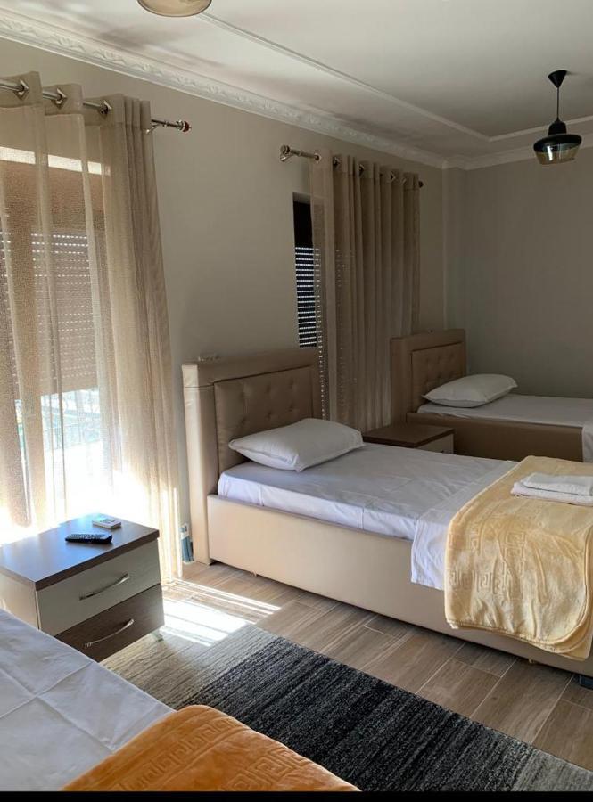 Vila Leo Lux Korce Exterior foto